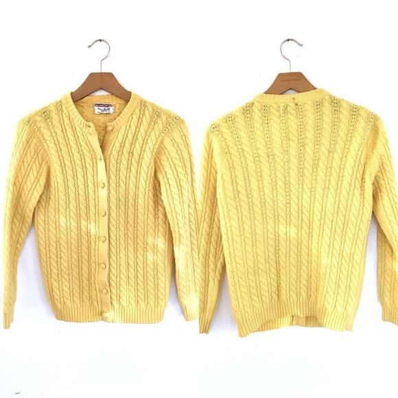 Vintage | canary yellow | 100% wool | Cable Knit cardigan Sweater - Picture 6 of 12
